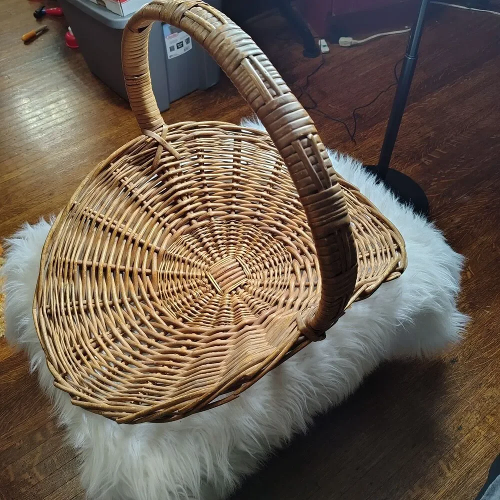 Wicker VTG Flower Gathering Basket W Curved Handle & Graceful Scooped Sides